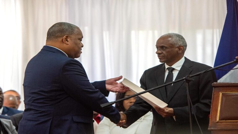 Nuevo primer ministro de Haití asume el cargo 1 08