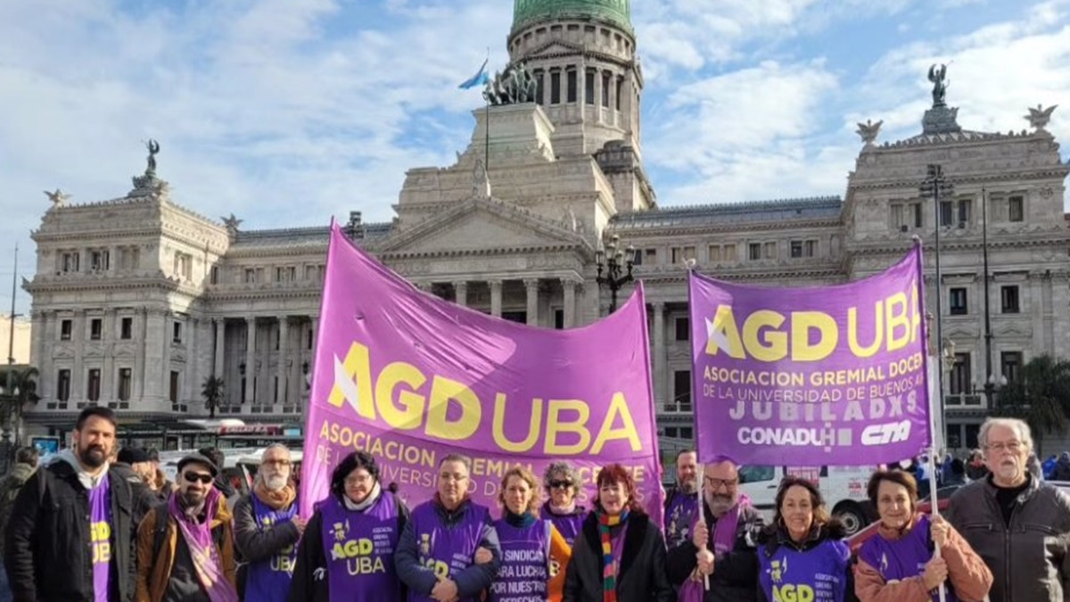 Docentes universitarios realizan paro nacional en Argentina 8 Arg word