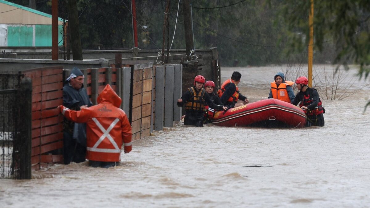 Mantienen alerta roja en región chilena de Biobío tras intensas lluvias 7 CHILE 5