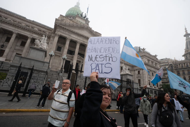 Aprobación de Ley Bases en Argentina: represión y denuncias de soborno 1 DSC5918