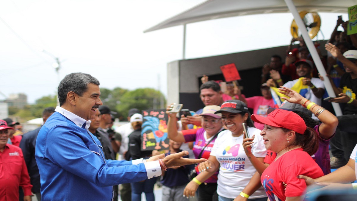 Pueblo de Catia La Mar ratifica respaldo al presidente Maduro 5 Nicolas Maduro 7