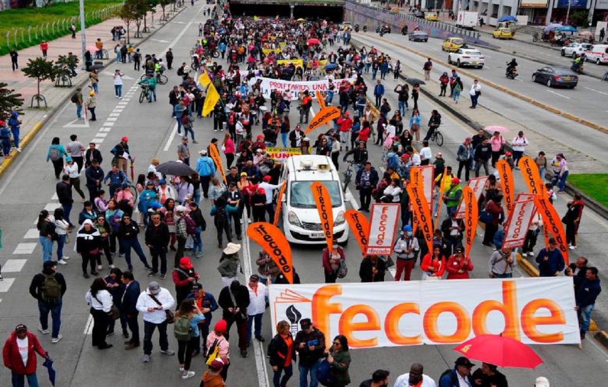 Trabajadores de la educación en Colombia realizan gran movilización en Bogotá 2 colombia 8
