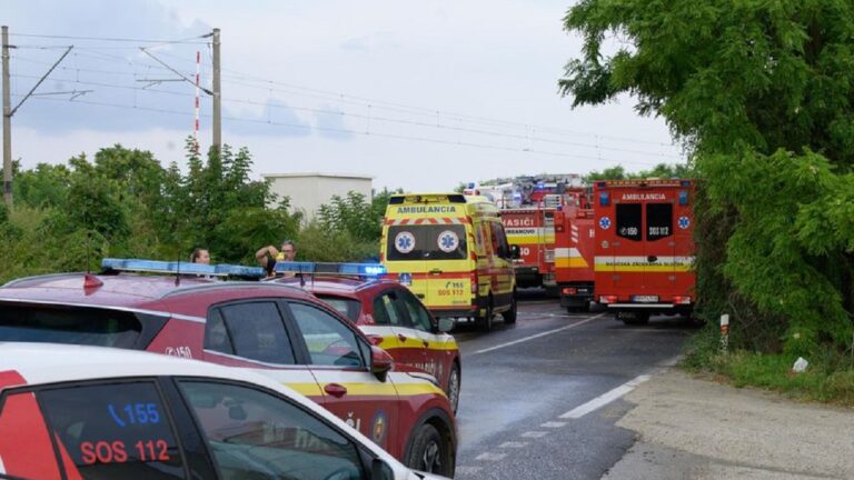 Choque entre un tren y un autobús deja al menos seis muertos en Eslovaquia 1 eslovaquia