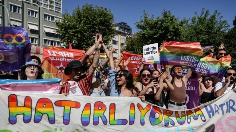 Gobierno turco prohibe marcha del Orgullo y arresta al menos 15 personas 1 marcha del orgullo Turquia EFE
