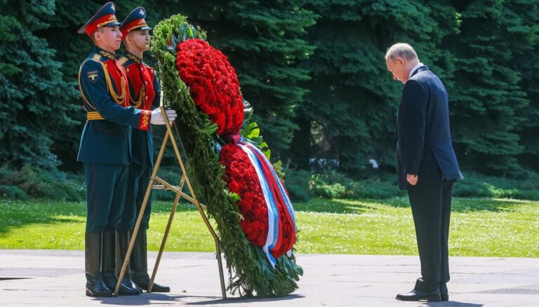 putin coloca ofrenda floral tumba soldado desconocido