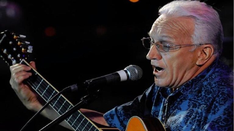 2 El Topo cantando