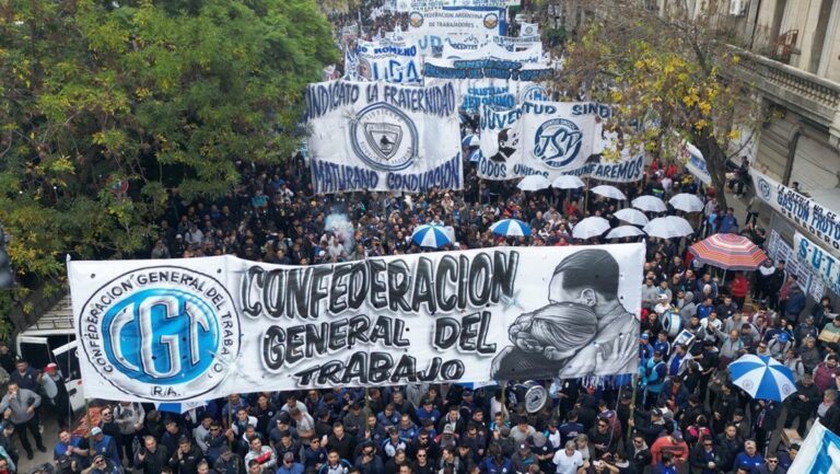 En Argentina, trabajadores se reúnen en rechazo a políticas de Javier Milei 1 @Nicoo sc