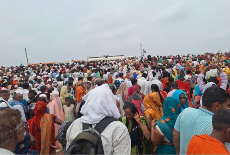 Confirman 121 muertos tras estampida humana registrada en la India 1 @nanana365media