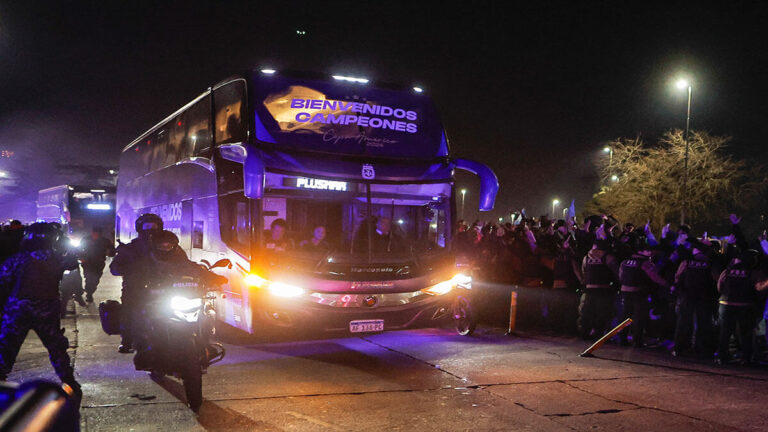 Miles de personas recibieron a la selección argentina a su llegada al país 1 Argentina Seleccion EFE