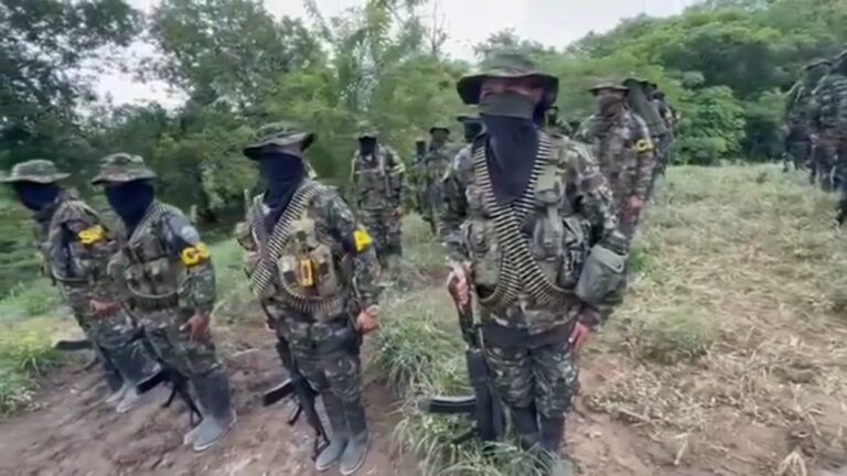 Grupo paramilitar destapa el complot de la oposición venezolana 1 Colombia paramilitares ACSN captura de pantalla
