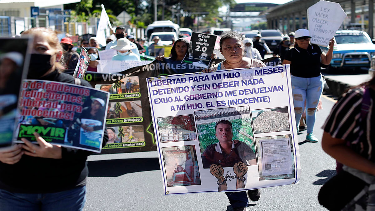 Piden en El Salvador la libertad de detenidos enfermos y torturados 4 El Salvador Detenidos EFE