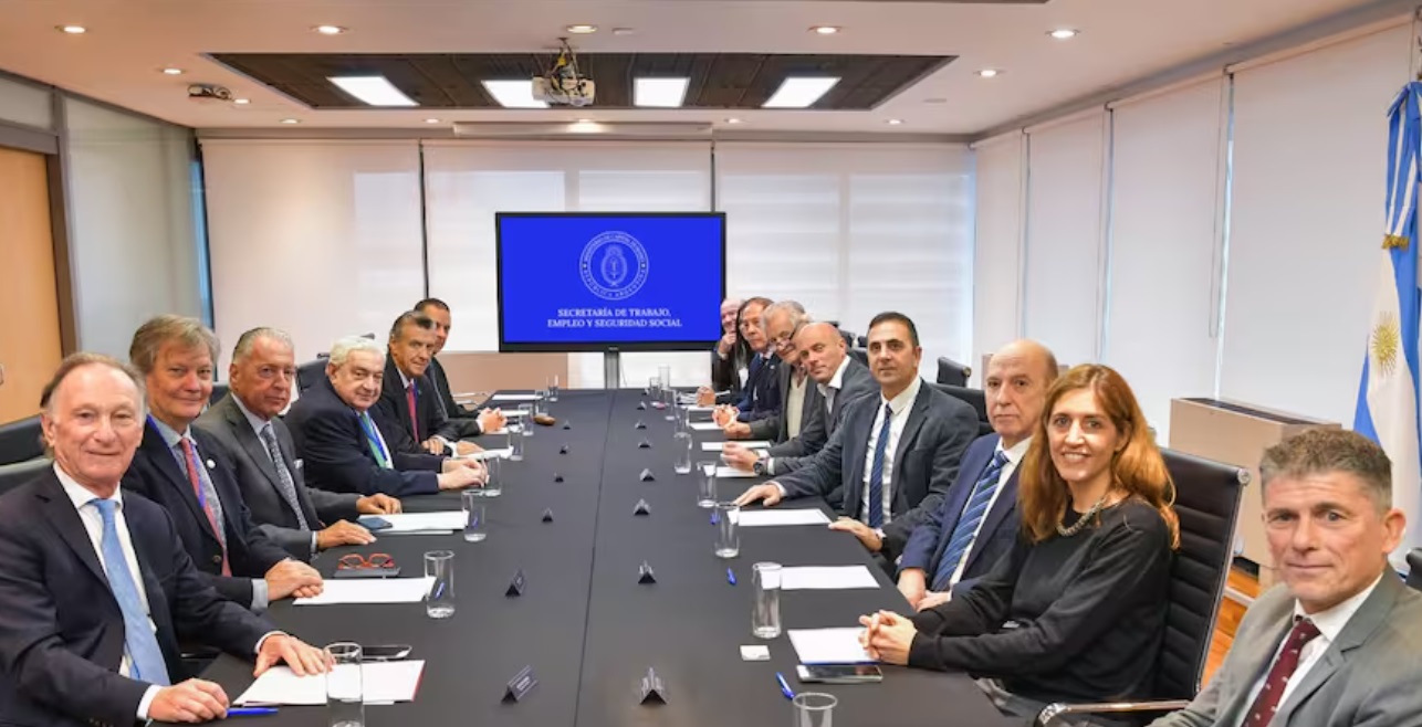 Varios sectores económicos de Argentina se reúnen para tratar reformas laborales 5 La Nacion