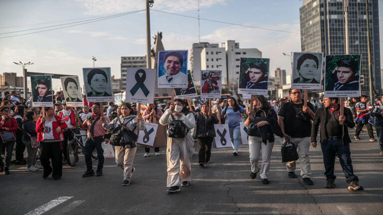 Marchan en Perú para exigir justicia por víctimas de la represión policial 1 Peru Marchas EFE