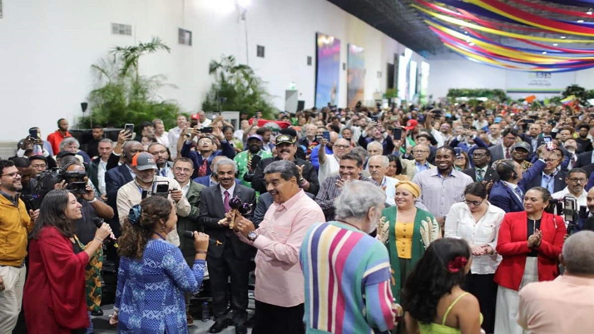 Presidente Maduro: el pueblo venezolano quiere paz, democracia y que se le respete 4 Venezuela presidente Nicolas Maduro encuentro veedores internacionales foto Prensa Presidencial