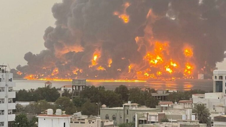 Rebeldes hutíes reivindican ataques contra la ciudad israelí de Eilat y un buque de EE.UU. 1 ataque israel yemen