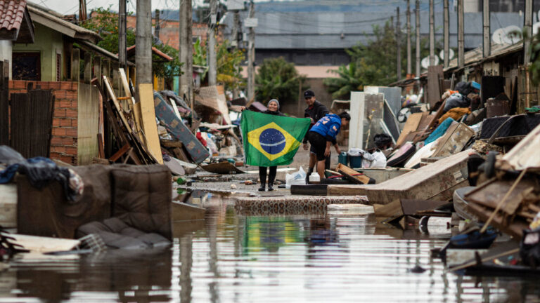 Donan más de 20.000 libros a bibliotecas afectadas por inundaciones en Brasil 1 brasil 2