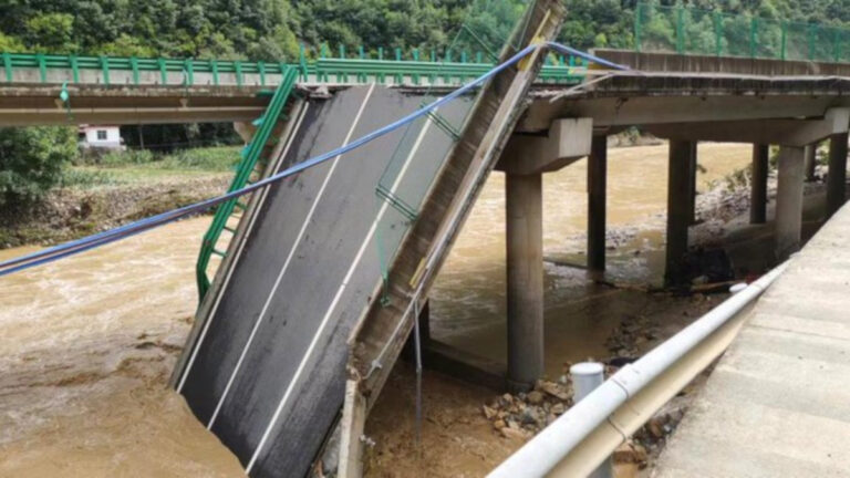 Xi Jinping insta a realizar todos los esfuerzos de rescate tras colapso de puente en China 1 bridge