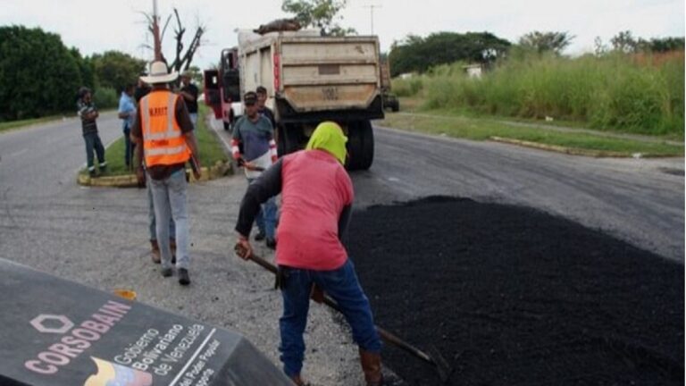 Gobierno venezolano destina 20.000 toneladas de asfalto en vía Cumaná-Cumanacoa tras Beryl 1 carr
