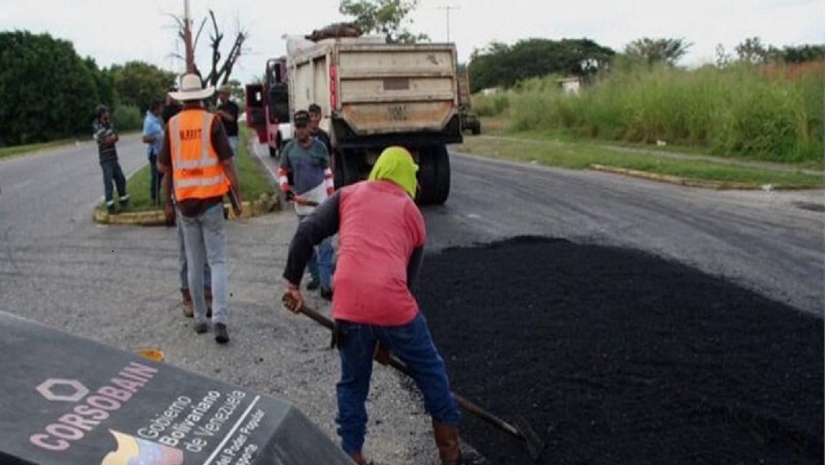 Gobierno venezolano destina 20.000 toneladas de asfalto en vía Cumaná-Cumanacoa tras Beryl 1 carr
