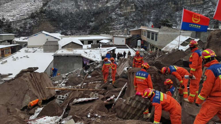 Ascienden a 15 los fallecidos por deslizamiento de tierra en el centro de China 1 china 2