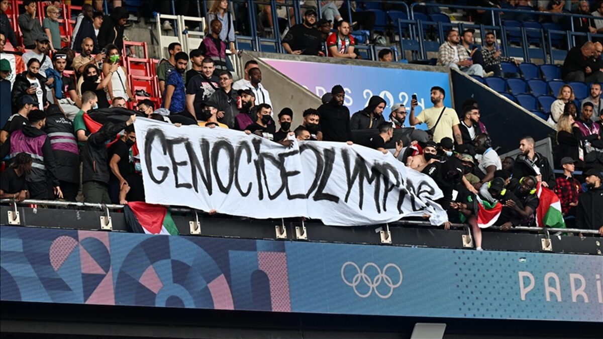 Protestan en partido de fútbol entre Israel y Paraguay en Olimpiadas por ataque a Gaza 1 genocidio