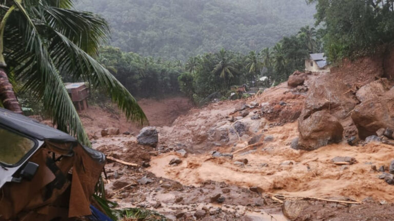 Al menos 93 muertos tras deslizamientos de tierra en Kerala, India 1 kerala