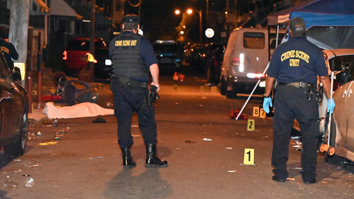 Tiroteo deja tres muertos en el oeste de Filadelfia, EE.UU. 3 partov
