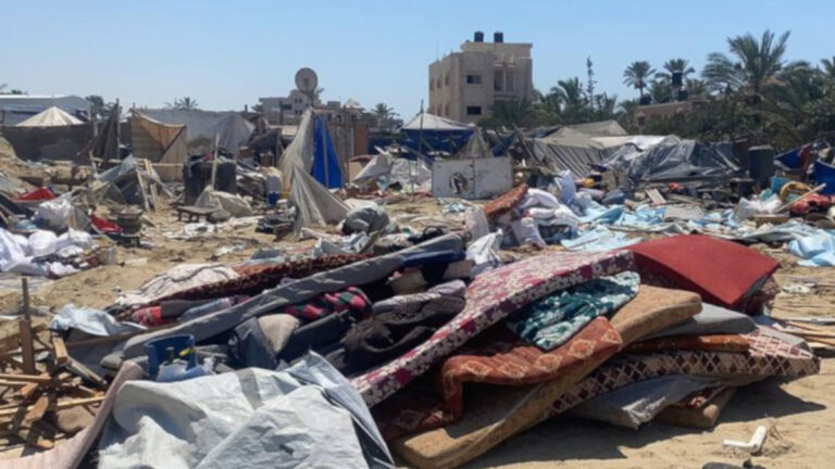 Suben a 90 los muertos en el ataque israelí contra Mawasi 1 siter