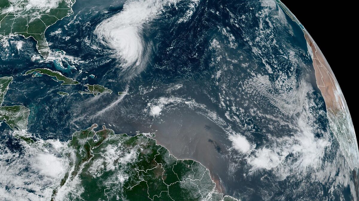 Huracán Ernesto alcanza categoría 2 y se acerca a Bermudas 1 0 66c0009606c7a
