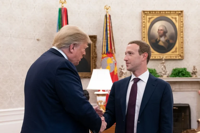 Trump advierte a Mark Zuckerberg que pasará toda su vida en prisión si es elegido como presidente 1 1366 2000