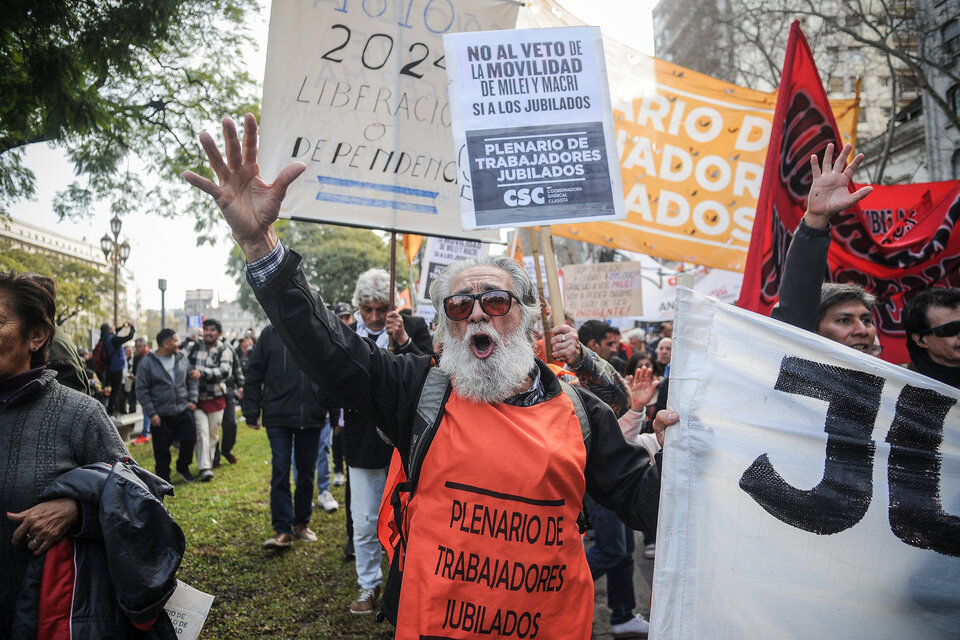 Jubilados argentinos preparan nueva movilización, a pesar de la represión sufrida a manos de Milei y Bullrrich 8 869009 9 a guadalupelombardo