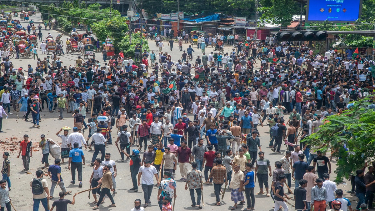 Dimite primera ministra de Bangladés y abandona el país 8 Banglades manifestaciones EFE