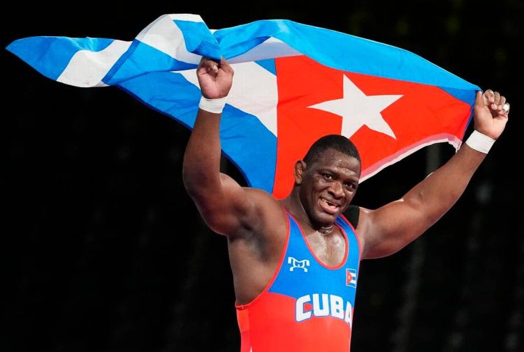 La leyenda cubana Mijaín López está a un paso de la victoria 8 Mijain Lopez EFE