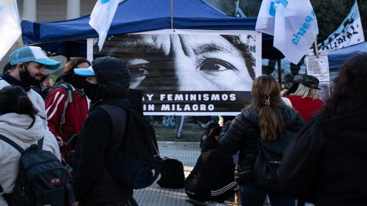 Debaten sobre el lawfare, la persecución judicial y mediática en Argentina, Perú y Ecuador 6 Milagro