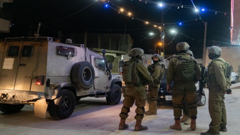 Al menos 30 palestinos detenidos en redadas de fuerzas israelíes en Cisjordania 1 Palestina Israel Raids