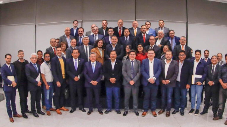 Gobierno de Bolivia y empresarios celebran diálogo por la economía 1 bolivia 1