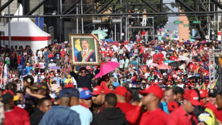 Pueblo venezolano sale masivamente a las calles a nivel nacional para defender triunfo de Nicolás Maduro 1 derby1