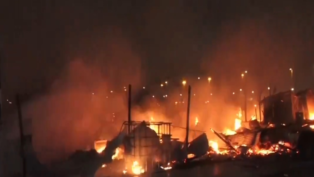 Incendio arrasa más de 30 viviendas en Asunción, Paraguay 6 incendio