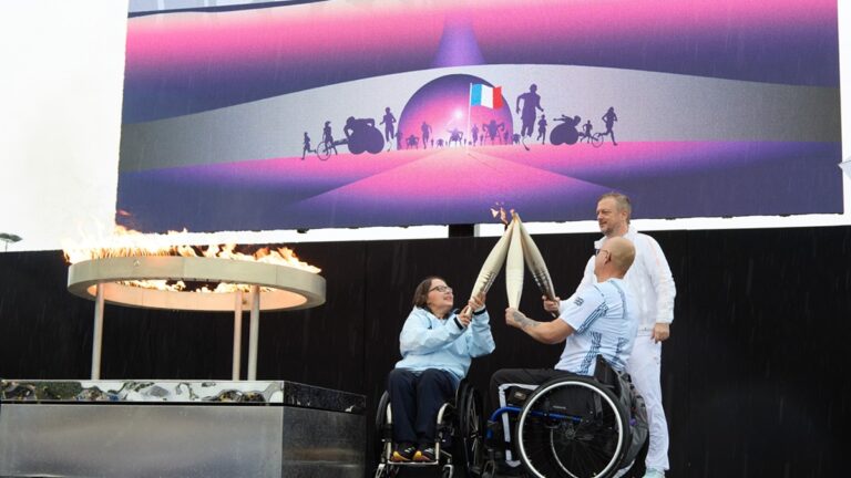 Llama olímpica comienza su camino a Francia para inaugurar Juegos Paralímpicos París 2024 1 para