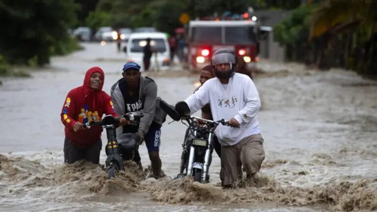 Autoridades dominicanas avizoran llegada de la tormenta tropical Ernesto 1 rep