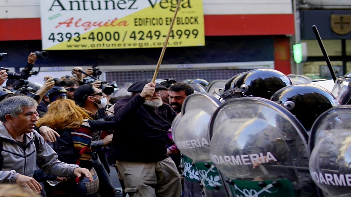 Reprimen a jubilados durante protesta por el veto de Javier Milei 1 Argentina 1