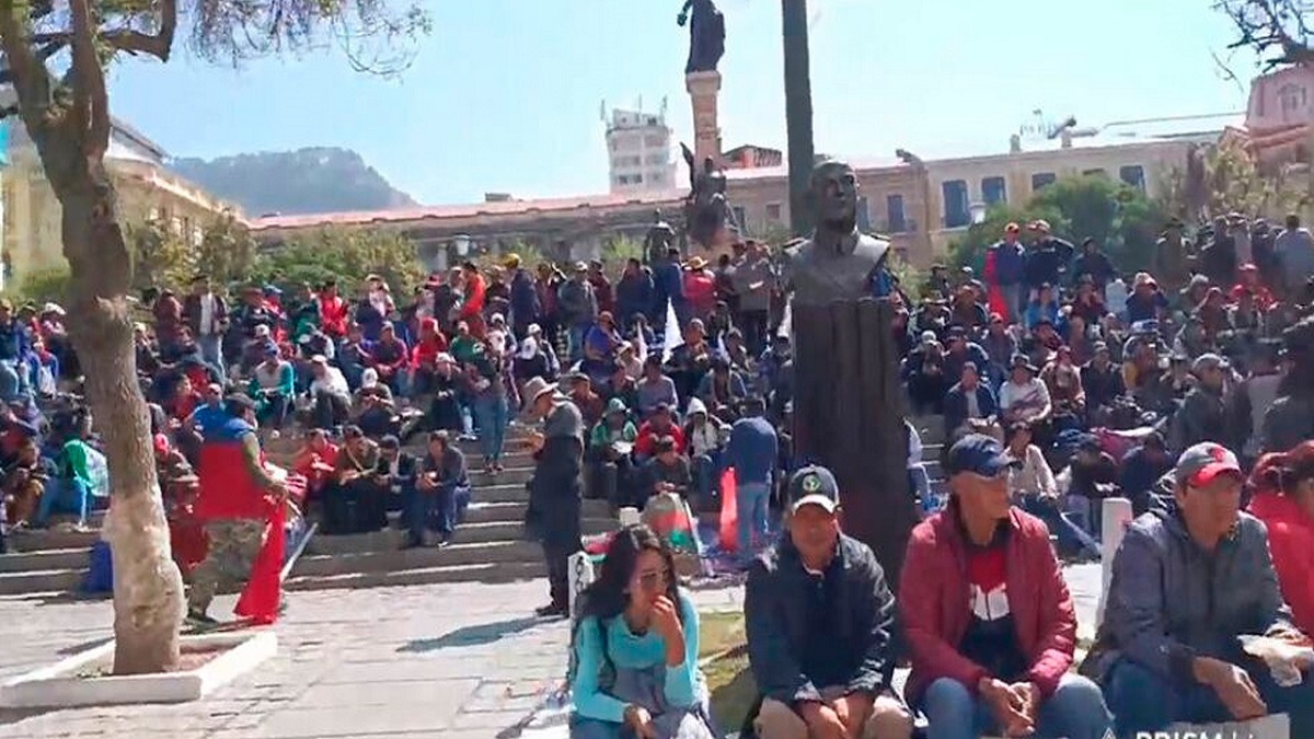 Bolivia plaza Murillo vigilia democracia