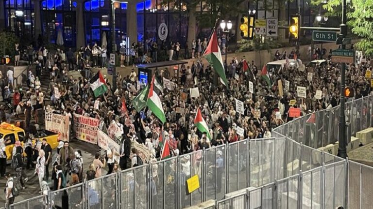 Cientos de propalestinos protestan durante debate presidencial en EE.UU. 1 EEUU Protesta propalestina