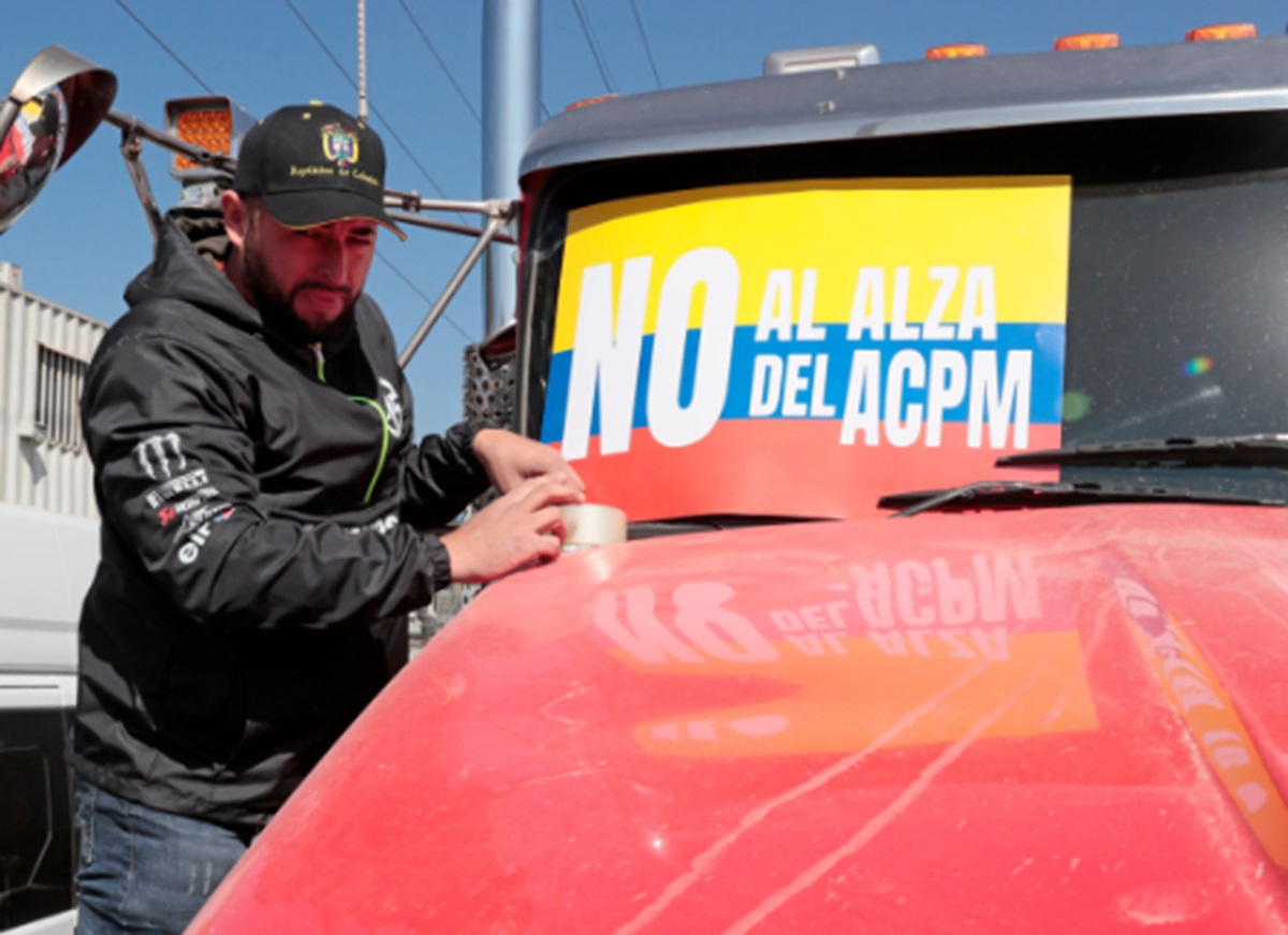 Presidente de Colombia asegura que el paro de camioneros "tiene oscuros intereses políticos" 8 EFE 2