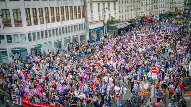 Izquierda francesa lidera protestas contra nuevo Gobierno y pide destitución de Macron 1 Francia 2