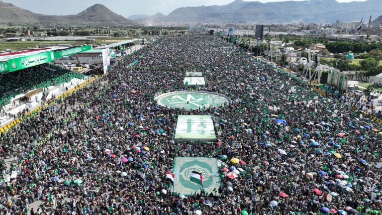 Yemeníes celebran natalicio de profeta Muhammad y victoria ante Israel 1 GXh85y4XMAAfHcG