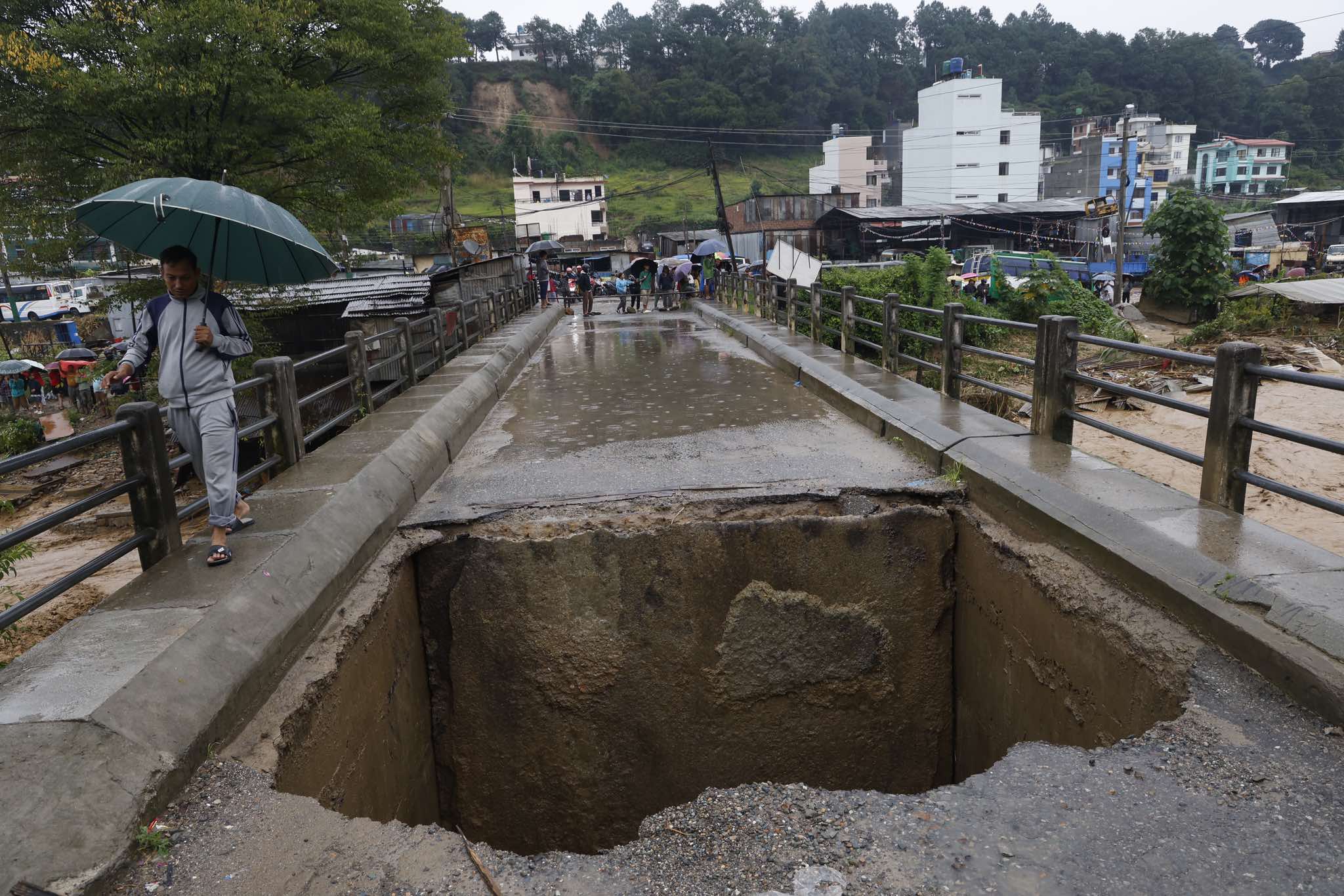 Aumenta a 112 cifra de fallecidos por inundaciones en Nepal 5 GYnHVyOacAAHCe9