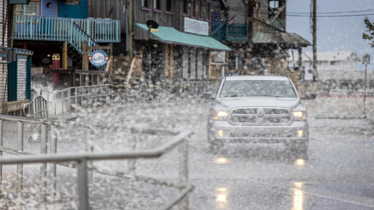 Huracán Helene se intensifica a categoría 4 en su trayectoria hacia Florida, EE.UU. 6 Helene 1