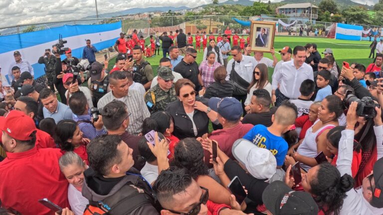 Honduras presidenta Xiomara Castro cancha deportiva foto Condepor