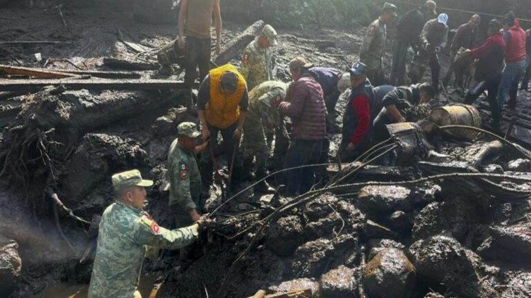 Ascienden a cuatro los fallecidos tras deslave en Jilotzingo, México 1 Me